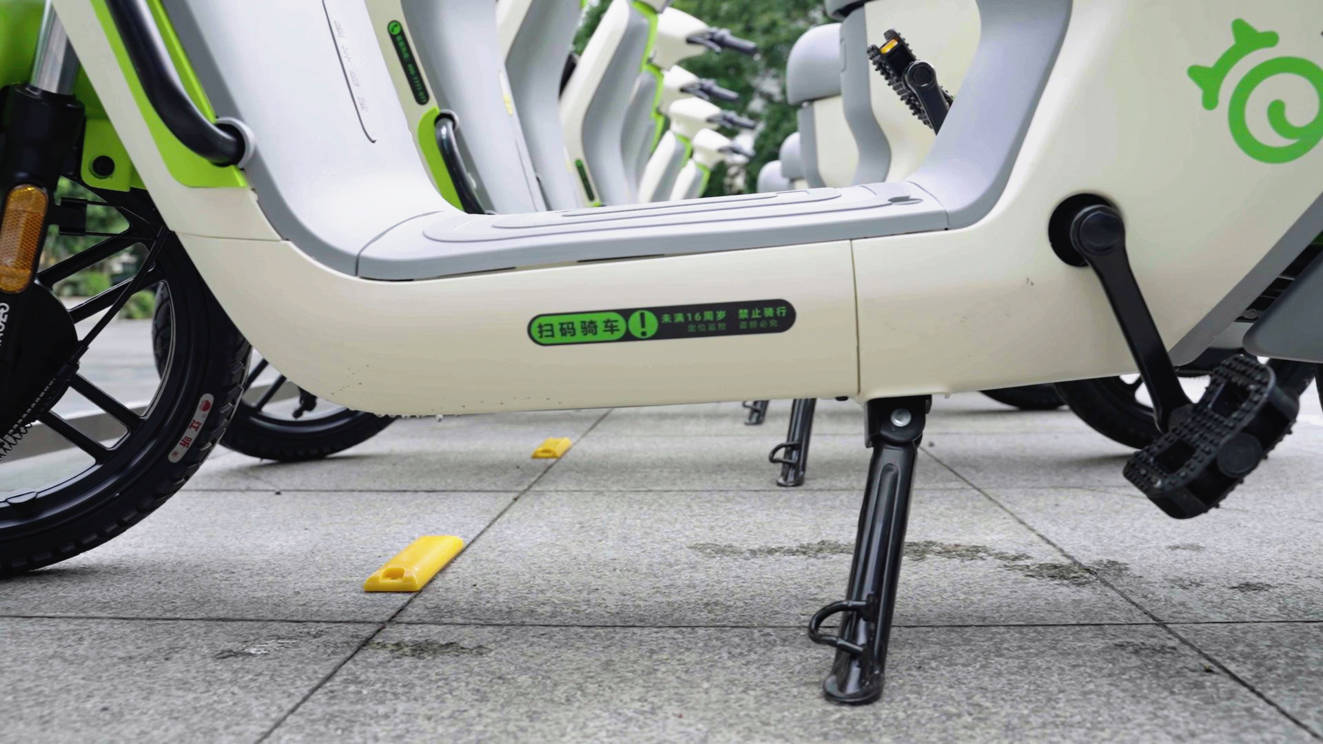 共享電動(dòng)車設(shè)有未滿16周歲禁止騎行標(biāo)識(shí) 共享電動(dòng)車設(shè)有未滿16周歲禁止騎行標(biāo)識(shí)